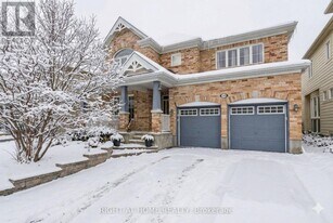 2209 Sunset Cove Cir in Ottawa, ON - Building Photo