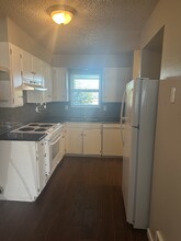 608 S Broadway St in Joshua, TX - Foto de edificio - Building Photo