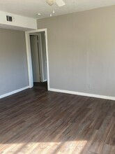 129-131-131 Hubbard Dr in Longview, TX - Foto de edificio - Building Photo