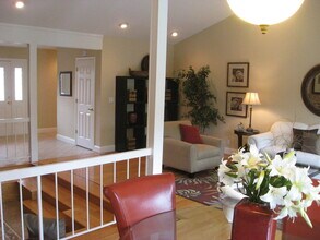 726 Rustic Ln in Mountain View, CA - Building Photo - Building Photo