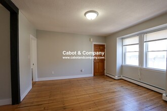 20 Roberts St in Brookline, MA - Building Photo - Building Photo