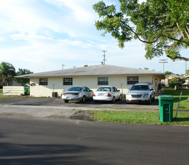 5200 NW 22nd St in Fort Lauderdale, FL - Building Photo - Building Photo