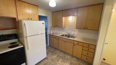 1112 SE Maple St in Hillsboro, OR - Building Photo - Building Photo