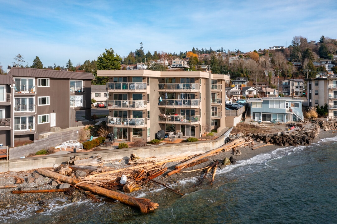 3633 Beach Dr SW in Seattle, WA - Foto de edificio
