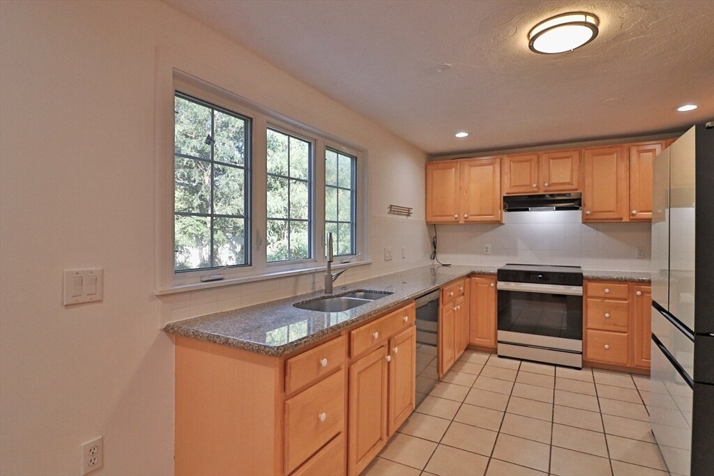93-95-95 Pierce St in Malden, MA - Building Photo