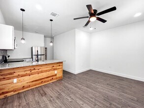 438 Gulf St in San Antonio, TX - Foto de edificio - Building Photo