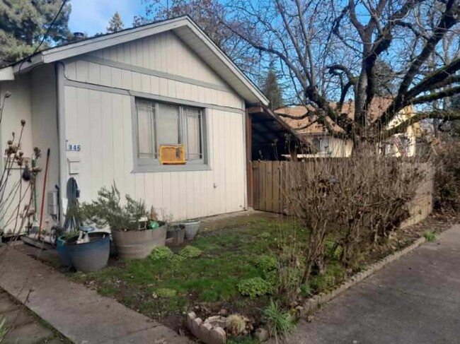 346 SW L St in Grants Pass, OR - Building Photo - Building Photo