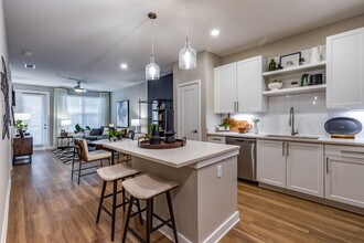 Bainbridge Mission Pointe in Orlando, FL - Building Photo - Interior Photo