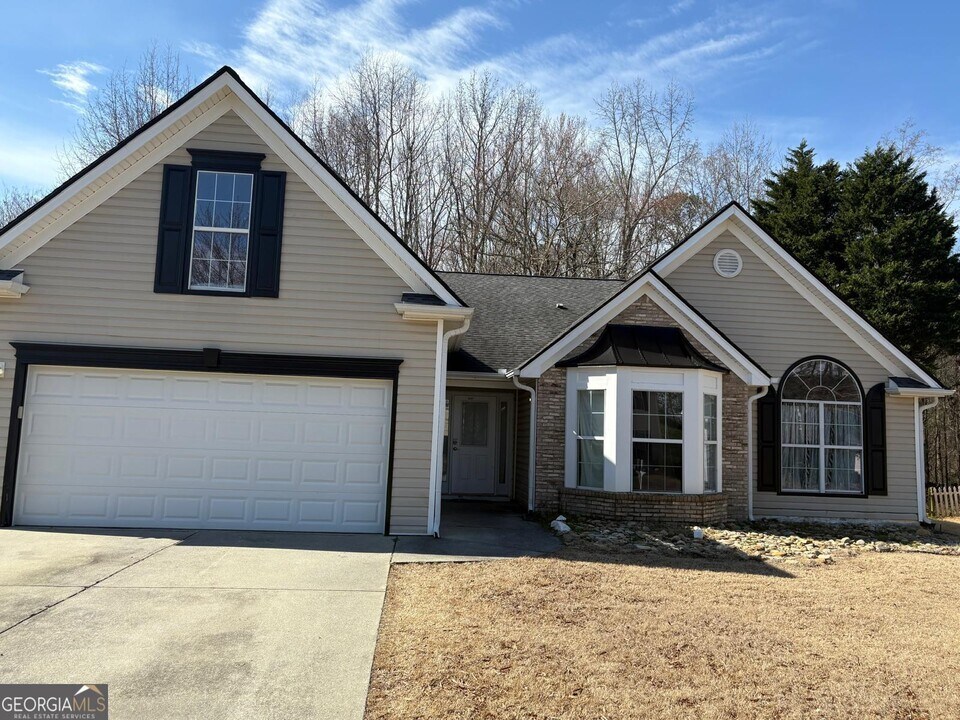 2045 Charleston Oak Cir in Lawrenceville, GA - Building Photo