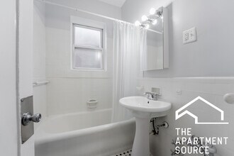 6930 N Greenview Ave in Chicago, IL - Building Photo - Building Photo