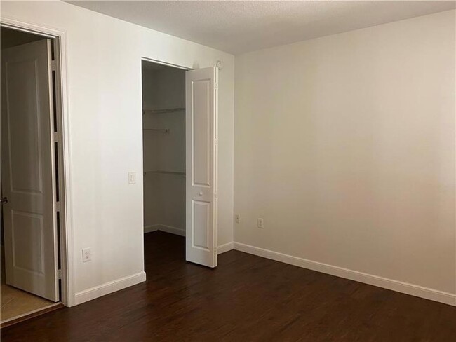 2925 NW 126th Ave, Unit 2111 in Sunrise, FL - Building Photo - Building Photo