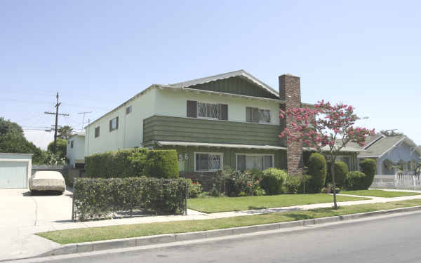 10356 Elizabeth Ave in South Gate, CA - Foto de edificio