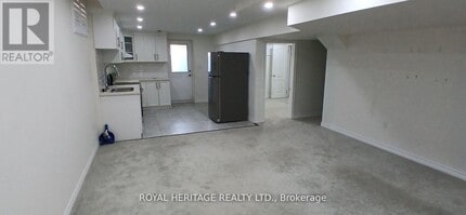 10 Bill Cole Ct in Bowmanville, ON - Building Photo - Building Photo