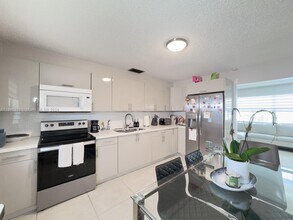 3360 SW 24th Ter-Unit -3360 in Miami, FL - Building Photo - Building Photo