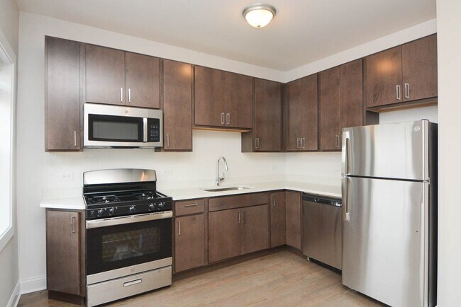 3407 W Fullerton Ave, Unit A04W in Chicago, IL - Building Photo - Building Photo