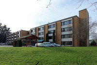 Cedar River Terrace in Renton, WA - Foto de edificio - Building Photo