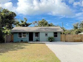 2218 Seaboard Ave in Venice, FL - Building Photo
