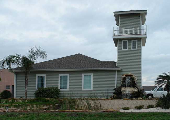 Palm Bay Breeze Condo in Corpus Christi, TX - Building Photo - Building Photo