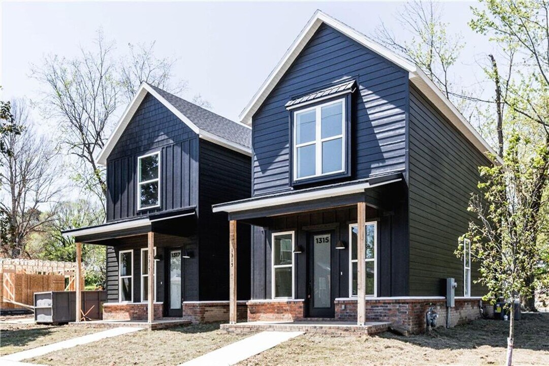 1365 S Duncan Ave in Fayetteville, AR - Foto de edificio