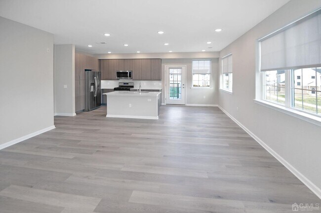 301 Ginger Ln in Old Bridge, NJ - Building Photo - Building Photo