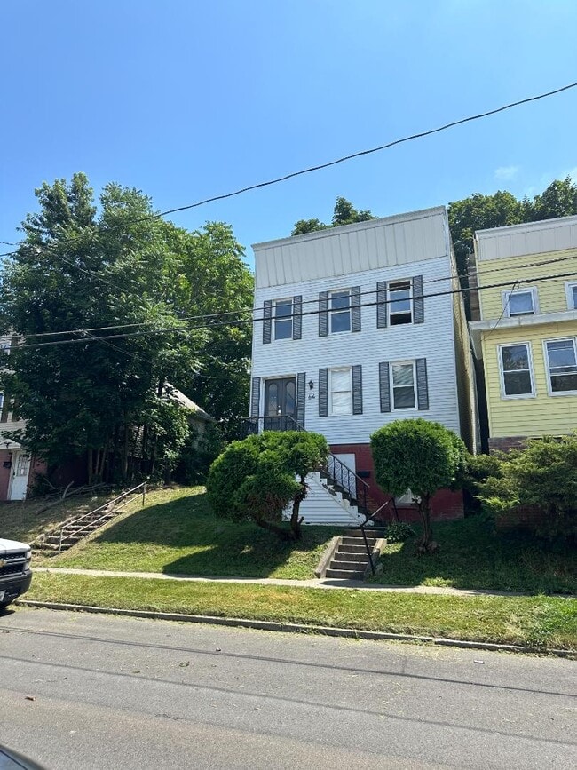 64 Elm St in Rensselaer, NY - Building Photo - Building Photo