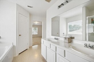 15627 Haleys Landing Ln in Houston, TX - Building Photo - Building Photo