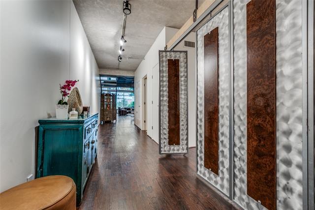 2011 Cedar Springs Rd in Dallas, TX - Building Photo - Building Photo