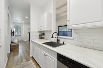 7104 Cross Creek Cir in Dublin, CA - Building Photo - Building Photo