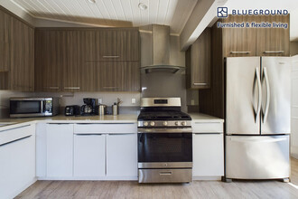 532 Hamilton Ave in Menlo Park, CA - Building Photo - Building Photo