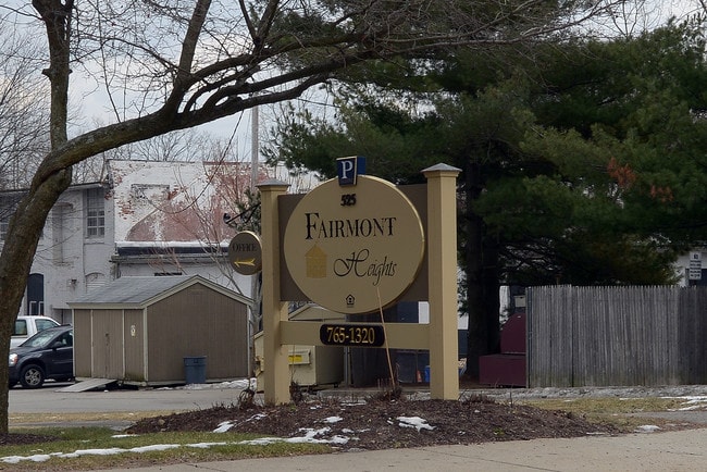 Fairmount Heights in Woonsocket, RI - Foto de edificio - Building Photo