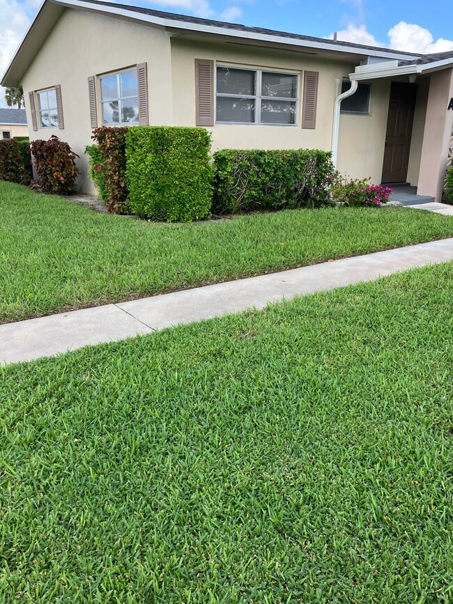 property at 5263 Cresthaven Blvd