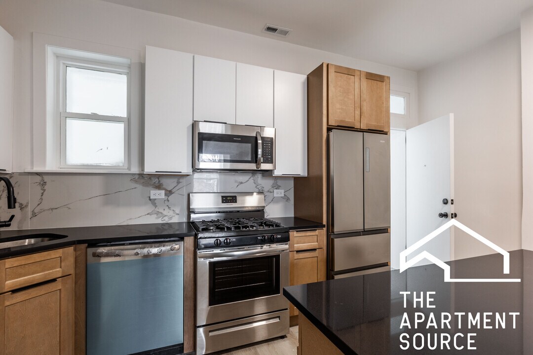 1454 N Kedzie Ave, Unit 3 in Chicago, IL - Building Photo