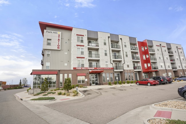 Park Hill Station in Denver, CO - Foto de edificio - Building Photo