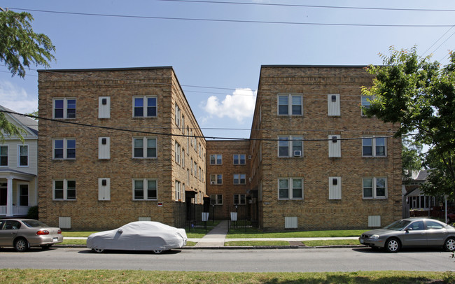 Hamilton Court Apartments in Norfolk, VA - Building Photo - Building Photo