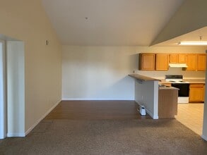 12183 W Cross Dr, Unit Cambridge in the Foothill in Littleton, CO - Building Photo - Building Photo