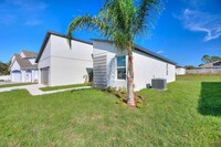 649 James Ct in Poinciana, FL - Foto de edificio - Building Photo