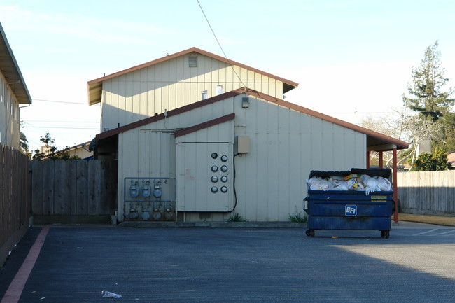 1054 E Laurel Dr in Salinas, CA - Building Photo - Building Photo