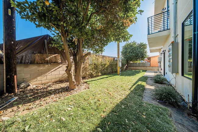 668 Keenan Ave in Los Angeles, CA - Building Photo - Building Photo