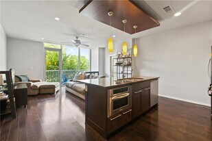1600 Barton Springs Rd in Austin, TX - Building Photo