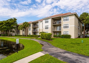 Ashley Lake Park Apartments in Boynton Beach, FL - Building Photo - Building Photo