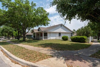112 Steele in Kyle, TX - Building Photo - Building Photo