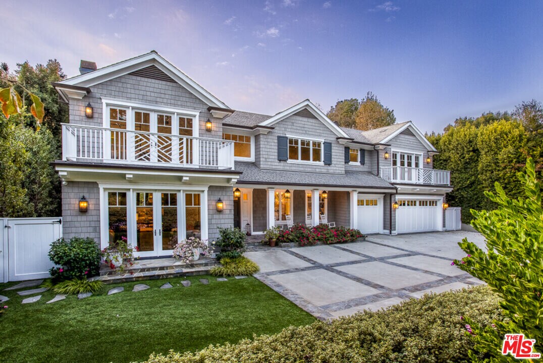117 S Burlingame Ave in Los Angeles, CA - Building Photo