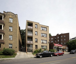 2412 Queen St in Toronto, ON - Building Photo - Building Photo