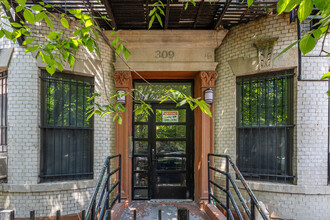 309 Eldert St in Brooklyn, NY - Building Photo - Building Photo