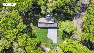 274 Little Fresh Pond Rd in Southampton, NY - Building Photo - Building Photo