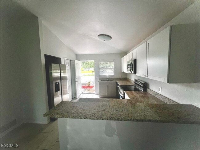 property at 2912 SE Santa Barbara Pl