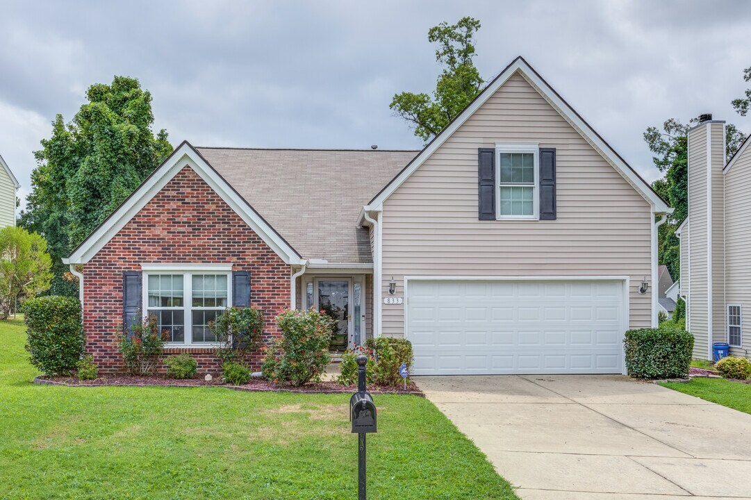833 Willow Bay Dr in Fuquay Varina, NC - Building Photo