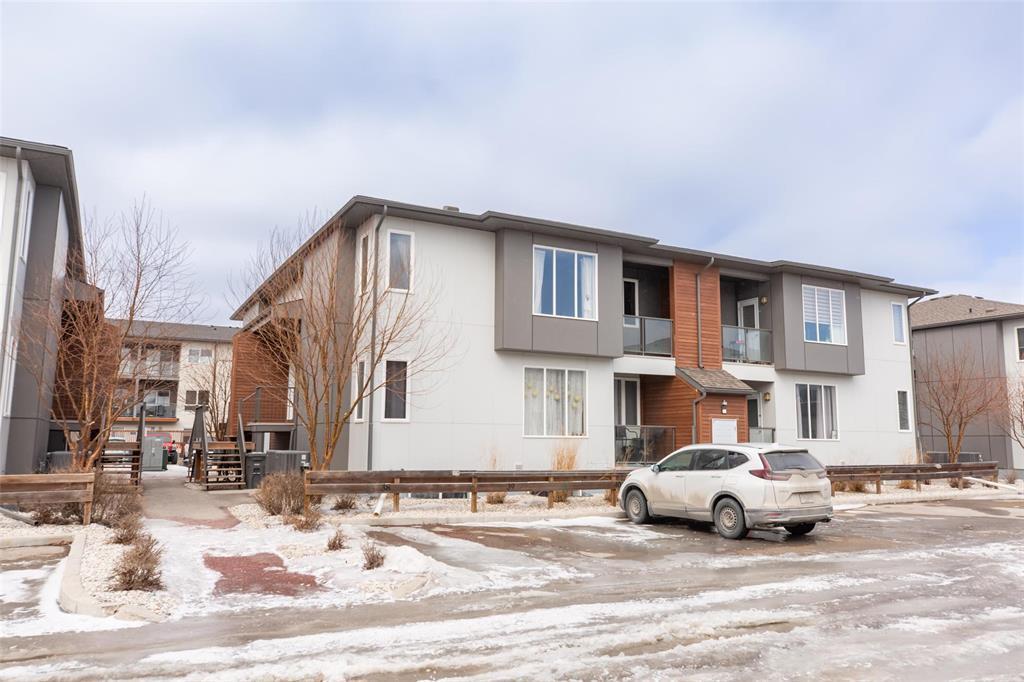 1355-1355 Lee Blvd in Winnipeg, MB - Building Photo
