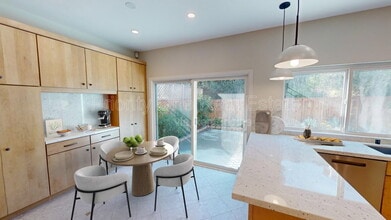 2212 Summerhill Dr in Encinitas, CA - Building Photo - Building Photo