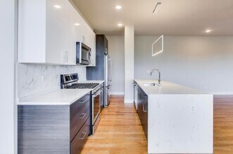 1641 W Grand Ave in Chicago, IL - Building Photo - Building Photo